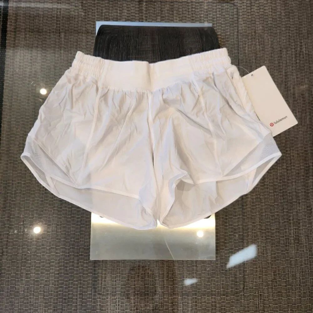 NWT Lululemon Hotty Hot LR Short 4" Lined